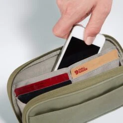 FJÄLLRÄVEN KÅNKEN TRAVEL WALLET - Portmonee -Camping Serien Geschäft 304068007 h kanken travel wallet fjaellraeven 1