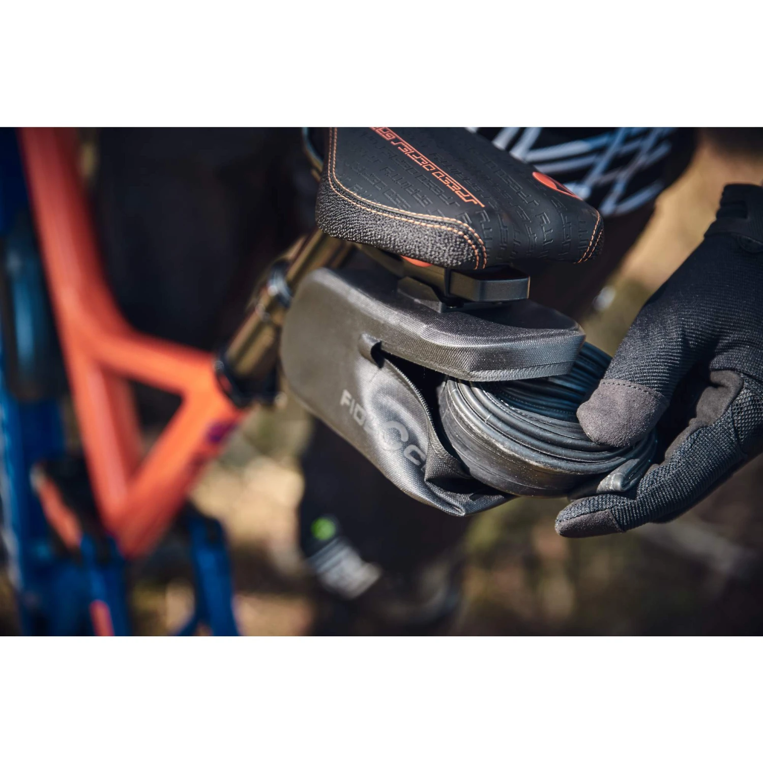 Fidlock PUSH SADDLE BAG 600 + SADDLE BASE - Satteltasche 8 Fidlock PUSH SADDLE BAG 600 + SADDLE BASE - Satteltasche – Bild 6